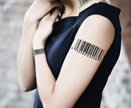 女人手臂个性条码纹身