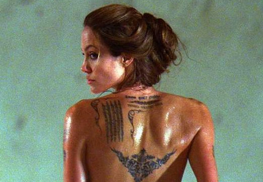 安吉丽娜朱莉纹身,安吉丽娜朱莉背部纹身
