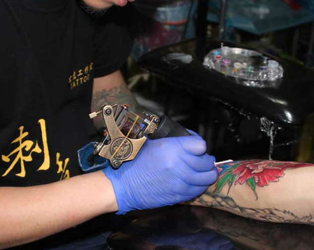 关于纹身文化纹身机器