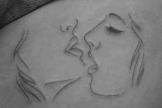 亲吻纹身图案欣赏 用线条勾勒出爱情的模样