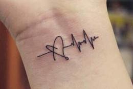 手臂心跳纹身图案推荐 具有含义的心电图纹身