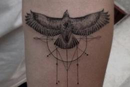 鹰纹身图案欣赏，令人惊叹的设计及意义