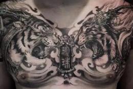 经典花胸纹身图案欣赏，霸气与性感的胸口纹身