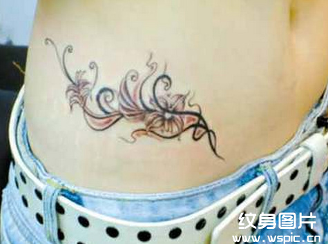 腰部纹身女图片
