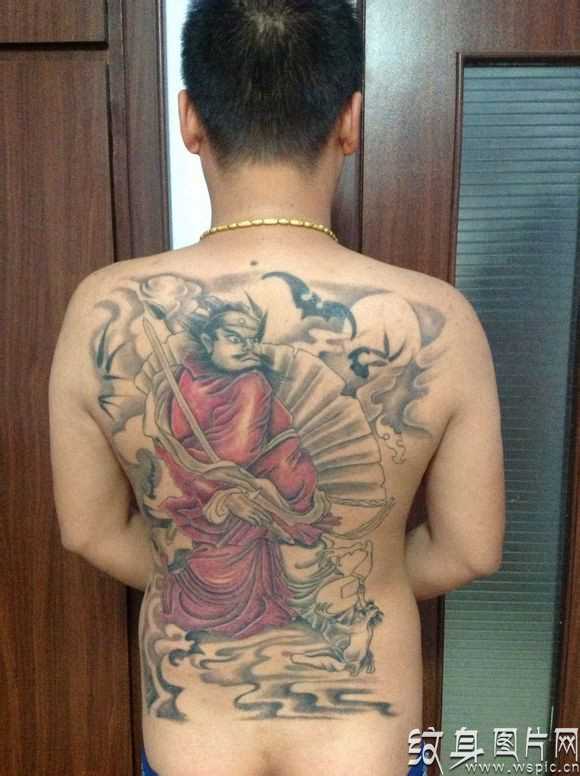 纹身男图案欣赏，霸气十足的铁骨硬汉