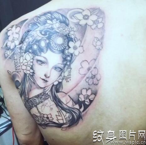 传统戏曲文化中的重要角色，经典花旦后背纹身图案