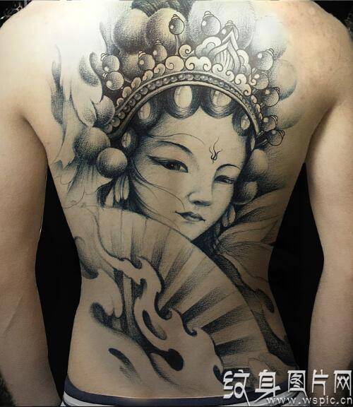 传统戏曲文化中的重要角色，经典花旦后背纹身图案