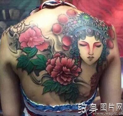 传统戏曲文化中的重要角色，经典花旦后背纹身图案