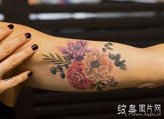 彩色纹身图案，给生活增添灿烂色彩