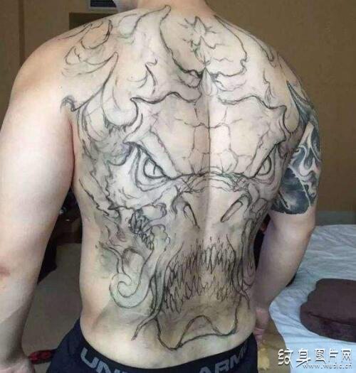 纹身走线技巧解析，让你走好学习纹身第一步