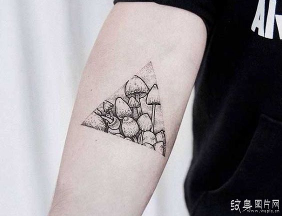 蘑菇纹身图案欣赏 简约可爱的小纹身设计