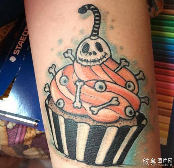 彩色蛋糕纹身图案欣赏 色彩斑斓的图案设计