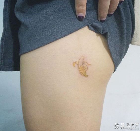 香蕉纹身图案欣赏 可爱搞笑的简约设计风格