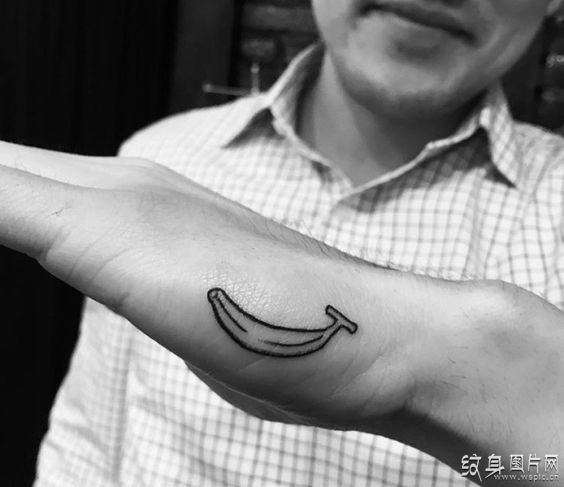香蕉纹身图案欣赏 可爱搞笑的简约设计风格