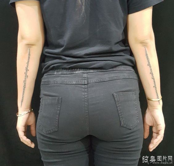 女生对称纹身图案欣赏 令人惊讶的时尚纹身设计
