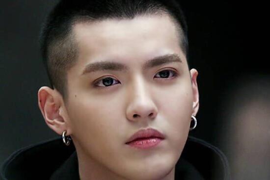 吴亦凡纹身的含义，激励自己不断前行
