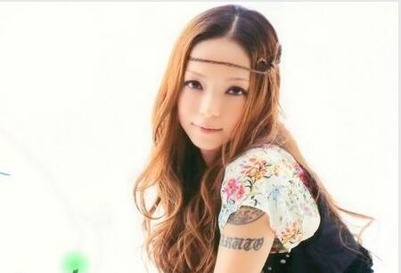 安室奈美惠纹身的背后，是孤立无援的残酷人生