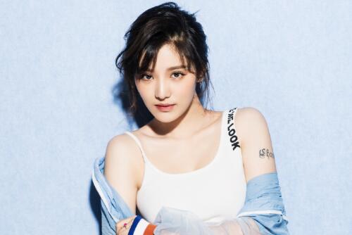 陆翊纹身只为自己，快乐女声也钟爱纹身