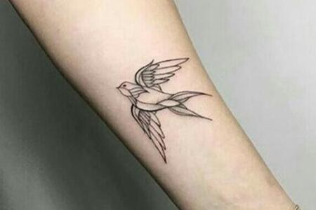 女生小清新风格小鸟纹身，赏心悦目的图案设计