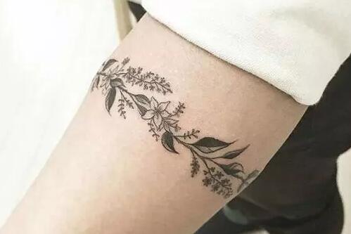 藤条纹身图案欣赏，女性独特的魅力展现