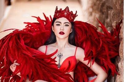 王子子性感胸部纹身 一处纹身有两种说法