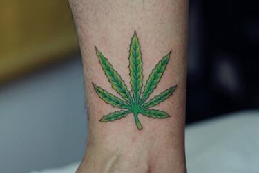 大麻叶纹身及手稿欣赏 最有意义的图案设计