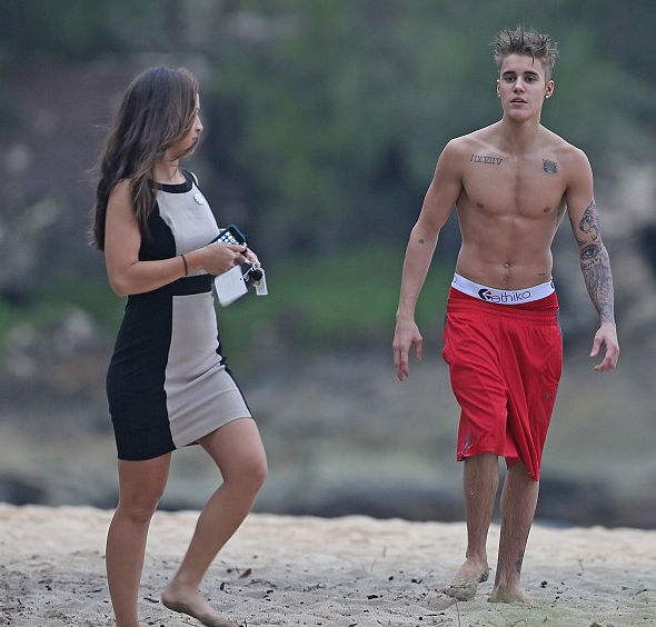 justin bieber腰部的家族纹身