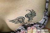 美女诱人胸部纹身图片